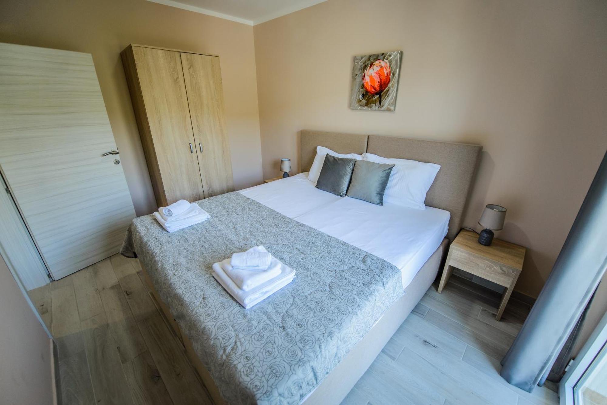 Apartment Vrutak Kotor Luaran gambar