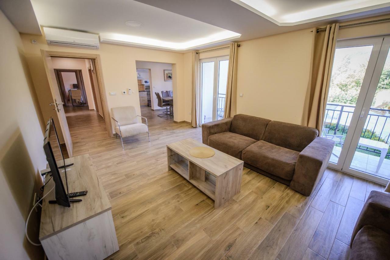 Apartment Vrutak Kotor Luaran gambar